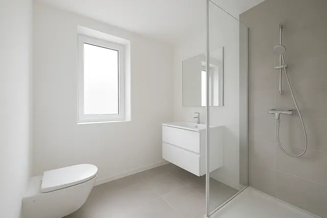 Casa de banho com base de duche e móvel suspenso